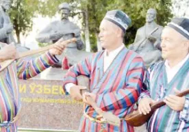 Saksonta dostonni yod bilgan baxshi savodsiz bo‘lgan...(mi?) фото