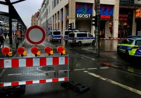 Дрезденда қуролланган шахс бир гуруҳ одамларни гаровга олди фото