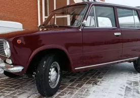 1971 йилда ишлаб чиқарилган ВАЗ-2102 840 млн сўмга баҳоланди фото