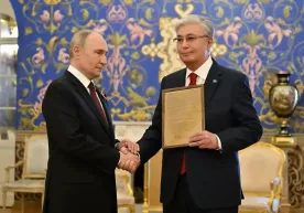 Putin, Kasım-Jomart Tokaev'e babasına verilen Sovyetler Birliği Kahramanı unvanını takdim etti фото