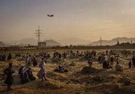 Toliblar Kobul aeroportiga olib boruvchi yo‘lni to‘sishdi. Afg‘onistondan so‘nggi xabarlar фото