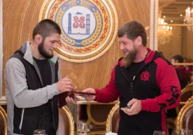 Рамзон Қодиров Ҳабиб Нурмагомедовга машина совға қилди (фото, видео) фото