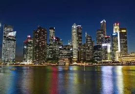 Singapur aeroportida dunyodagi eng yirik sun’iy sharshara paydo bo‘ldi (video) фото