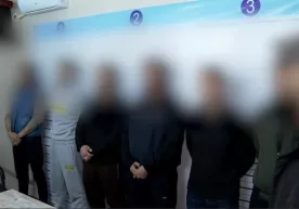 Бир эркак ва бир аёлни ЛГБТ вакиллари деб ўйлаб калтаклаган шахсларга жиноят иши қўзғатилди фото