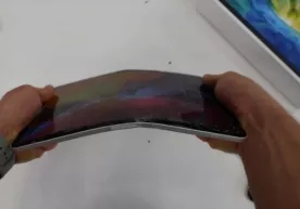Блогер янги iPad Pro’ни қўллари билан буклаб синдирди (видео) фото