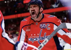 Alexander Ovechkin is on the path to history: he has reached Wayne Gretzky's record! фото