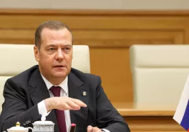 Медведев: “Зеленский бор экан, Украина ва Россия музокаралари бўлмайди” фото