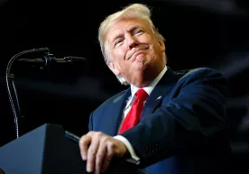 Трамп Байденнинг трапда йиқилишини изоҳлади фото