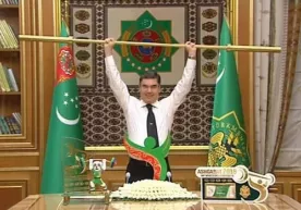 Туркманистон президентига ноодатий совға беришди фото