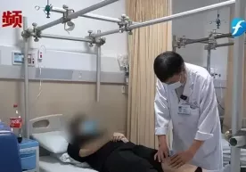 Газли ичимликларга ружу қўйган хитойлик эркак йўталаётганида сон суягини синдириб олди фото
