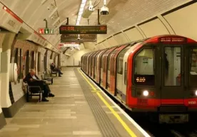 Dunyodagi eng birinchi metro va yer osti yo‘li qayerda ishga tushirilgan? фото