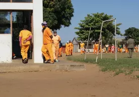 Mozambikda 6 mingga yaqin xavfli jinoyatchilar qamoqdan qochib ketdi фото