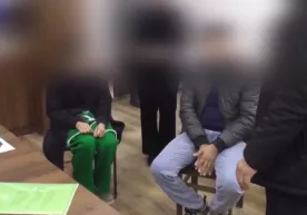 Сирдарёда эгизакларини бир хонали уйга алмаштирмоқчи бўлган ота-онага ҳукм ўқилди фото