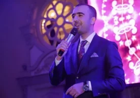 Президент куёвига атаб қўшиқ куйлаган Зоҳиршоҳ (видео) фото