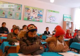 Мактабларда учта таътил ўрнига узайтирилган қишки таътилни жорий этиш таклиф қилинди фото