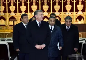 Shavkat Mirziyoyev Buxoro shahridagi Yoshlar markaziga tashrif buyurdi фото