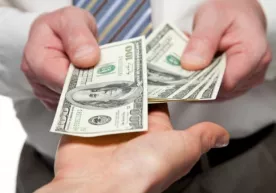 Farroshlikka ishga olish uchun 200 dollar so‘ragan maktab direktori qo‘lga olindi (video) фото