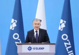 Prezident: “O‘zbekiston bayrog‘i har bir xonadonda hilpirab turishiga ruxsat beruvchi hujjatni qabul qilish vaqti yetdi” фото