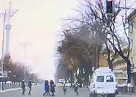 Ойбек ва Нигора болаларни уриб юборай деган маршрут ортидан тушди (Видео) фото