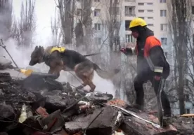 Rossiyalik harbiylarning Odessaga zarbasi oqibatida ko‘p qavatli uy vayron bo‘ldi фото