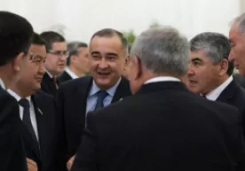Вазирлар ва ҳокимлар биттадан мактабни оталиққа олади фото