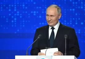 Oq uyning sobiq rasmiysi: "Putin aslida g‘alaba qozonmoqda" фото