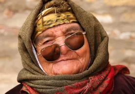 70 yoshli uddaburon kampir bankdan pul o‘g‘irladi, biroq… фото