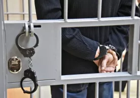 Андижонда ҳоким ўринбосарининг ўғли ва унинг шериги вояга етмаган қизга қилган уятсиз ҳаракатлари учун 4 ойга қамалди фото
