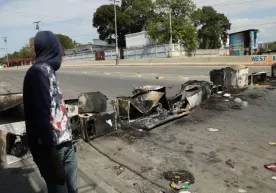 Qurolli guruhlar Haitidagi hukumat binolari va prezident saroyiga hujum qildi фото