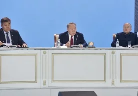 Nazarboyev hayotdan nolishni yaxshi ko‘radigan qozog‘istonliklarga qabristonga borishni maslahat berdi фото