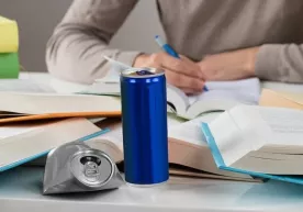 Energetik ichimliklar. Vaqtincha tetiklashishning oqibati nimalarga olib keladi? фото