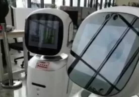 Xitoyda ikkita kutubxonachi-robot bir-biri bilan «urishib» qoldi (video) фото