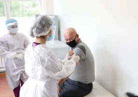 Ўзбекистонда коронавирусга қарши тўлиқ эмланганлар сони қанчага етгани маълум қилинди фото