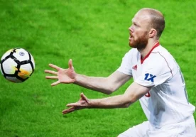 Autdan gol urgan Denisovga bu o‘yin qimmatga tushdi фото