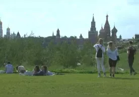 Москвада иссиқ ҳаво ҳарорати кузатилмоқда (видео) фото