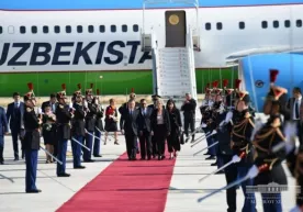 Президент Шавкат Мирзиёев Парижга келди фото