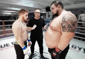 212 kg rossiyalik MMAda debyut qildi va 20 soniyada raqibini nokautga uchratdi фото