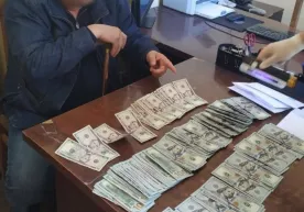 Ҳазорасп ҳокими ўринбосари 12 минг доллар пора билан қўлга олинди фото