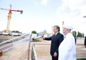 Shavkat Mirziyoyev Islom sivilizatsiyasi markazi poydevoriga ramziy tamal toshi qo‘ydi фото