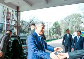 Собиқ президент Атамбоевнинг тансоқчилари сони қисқартирилди фото