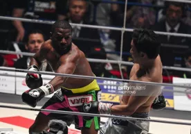 Флойд Мейвезер япониялик MMA жангчисини 2-раунддаёқ нокаутга учратди фото