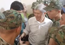 Қирғизистоннинг собиқ президенти Алмазбек Атамбаев қамоқдан қўйиб юборилмоқда фото