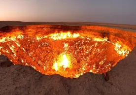 Turkmanistonda 50 yildan beri yonayotgan “Jahannam darvozasi” gaz kraterini o‘chirish yo‘li topildi фото