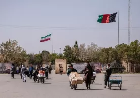 Tehron Eronga qochib o‘tgan afg‘on harbiylarini Kobulga jo‘natdi фото
