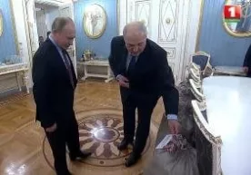 Лукашенко Путинга ўз томорқасидан бир неча қоп картошка совға қилди (видео) фото