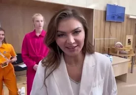 Алина Кабаева “таниб бўлмас” кўринишга келганининг сабаби айтилди фото