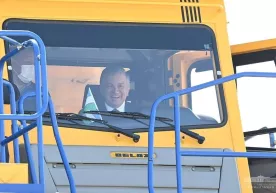 Shavkat Mirziyoyev samosval haydadi фото