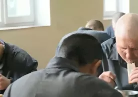 Ukraina lageridagi rus harbiy asirlariga qanday taomlar beriladi? фото