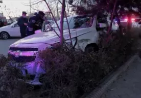 IIO xodimlaridan qochgan mast haydovchi Malibu’sini daraxtga borib urdi фото