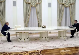Путин Макрон билан юзма-юз суҳбатда ўзини қандай тутгани маълум қилинди фото